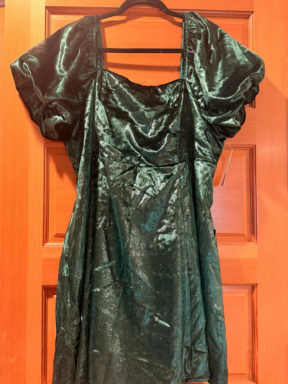 ARULA Green Velvet Puff-Sleeve Dress